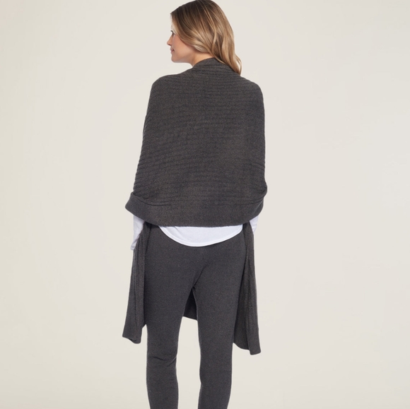 Barefoot Dreams Cozy Chic Lite Travel Shawl in Carbon - Picture 4 of 8